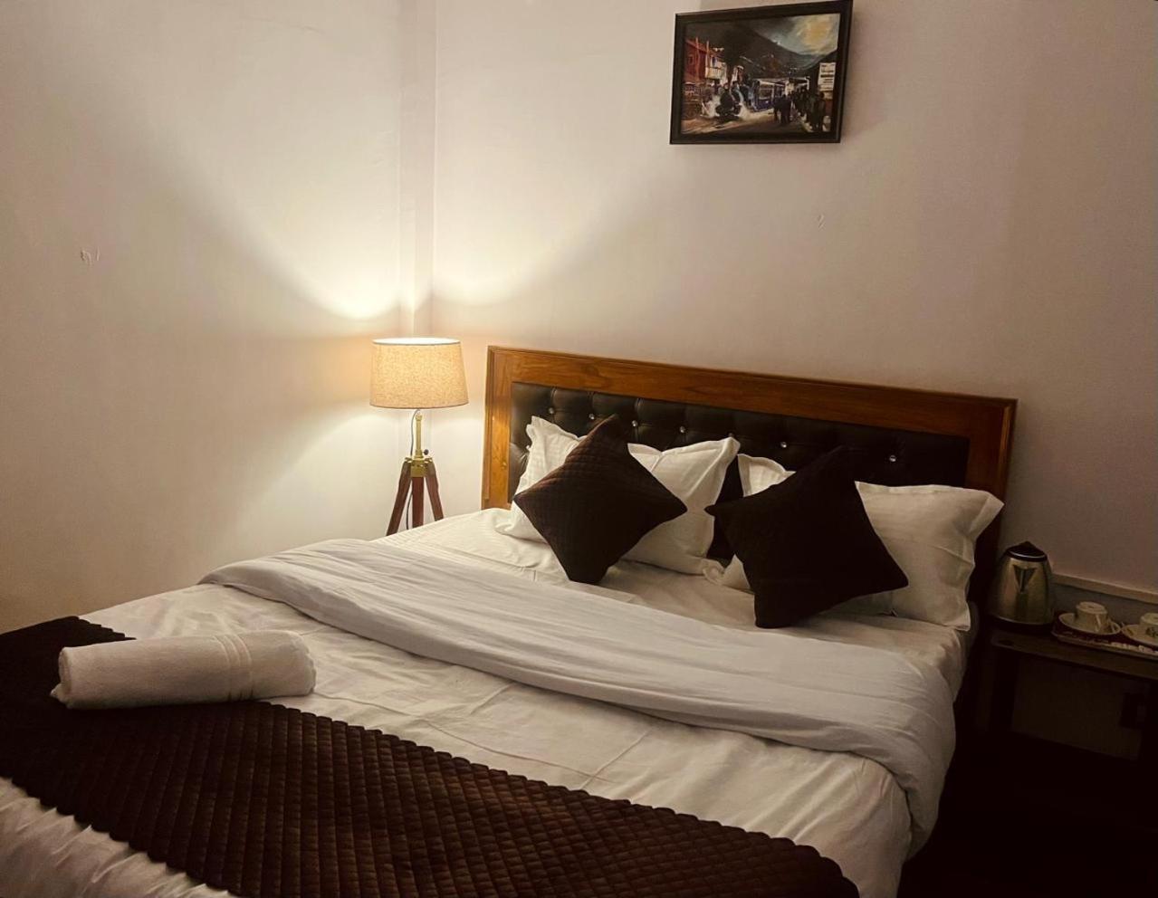 Forest Lodge - 80 Mts From Mall Road دارجيلنغ المظهر الخارجي الصورة